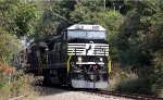 NS 8510 leads train E25 southbound